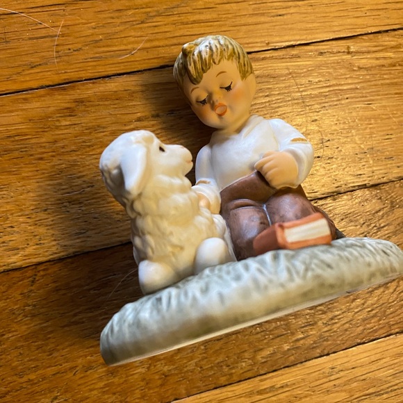 Berta Hummel statue brand new in box. Boy with lamb. So beautiful for a gift ! - Picture 3 of 7